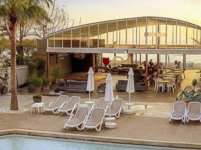 Xperia Saray Beach