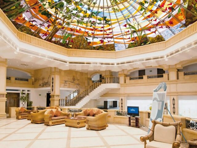 Queen Sharm photo 3