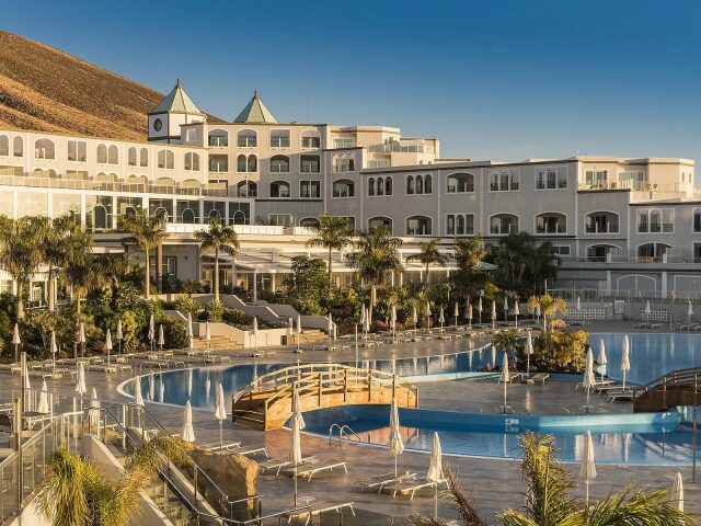 Royal Palm Resort & Spa photo 1