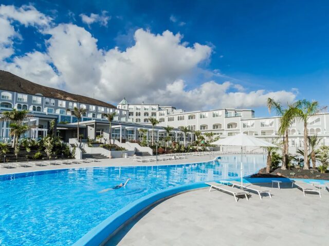 Royal Palm Resort & Spa photo 2