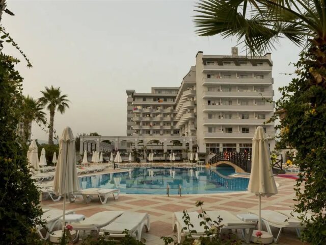 Holiday Garden Resort photo 0