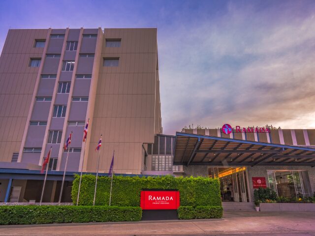 Ramada by Wyndham Phuket Deevana photo 1