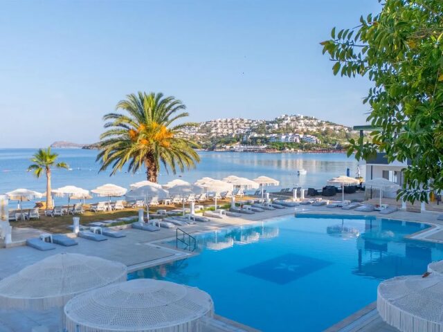 Ladonia Luna Beach Resort