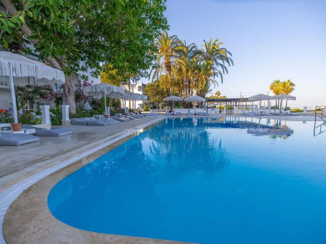 Ladonia Luna Beach Resort photo 0