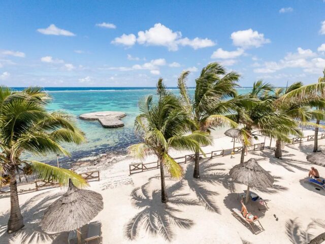 Le Peninsula Bay Beach Resort photo 1