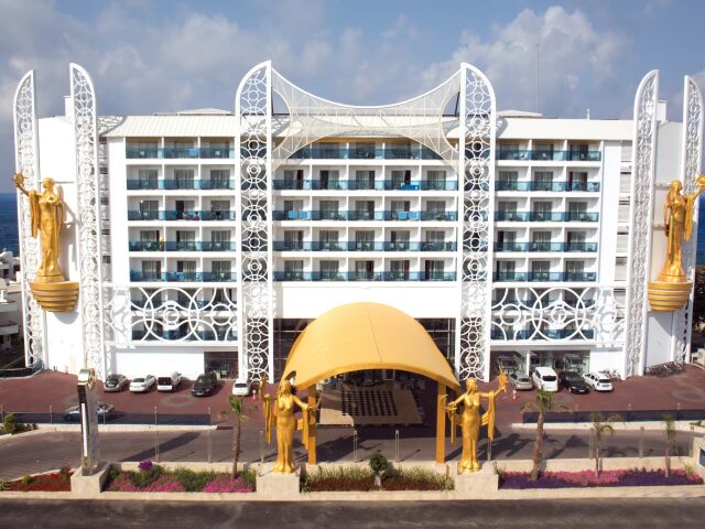 Azura Deluxe Resort & Spa photo 1
