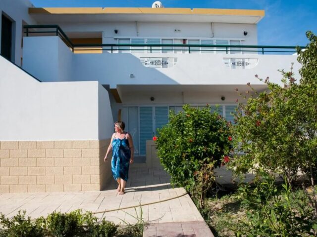 Eleni photo 3