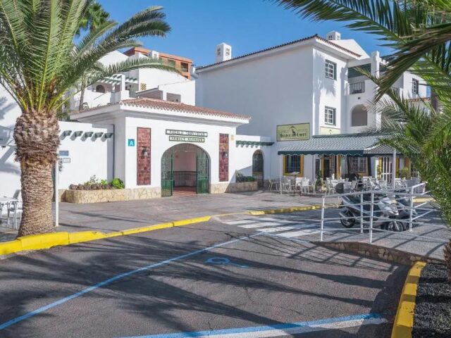 Sunset Harbour Club photo 2