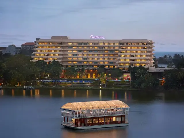 Cinnamon Lakeside photo 3