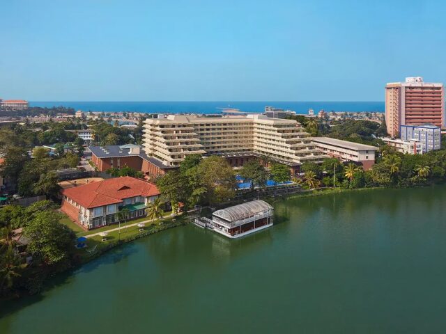 Cinnamon Lakeside