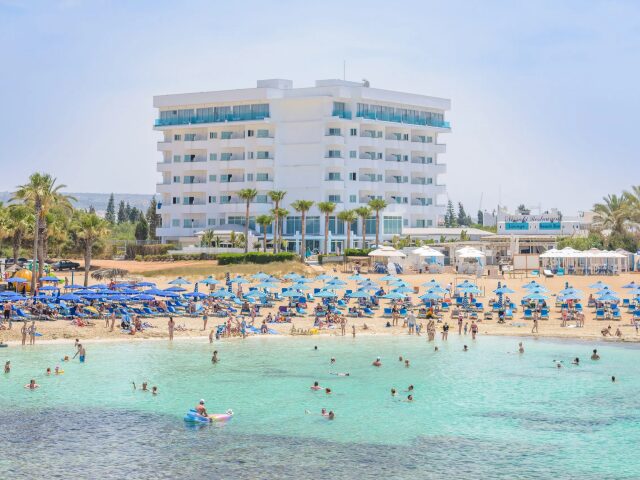Tasia Maris Sands photo 1