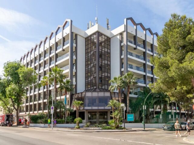 Golden Avenida Suites