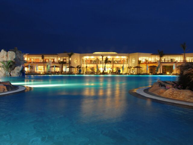 Doubletree by Hilton Sharks Bay