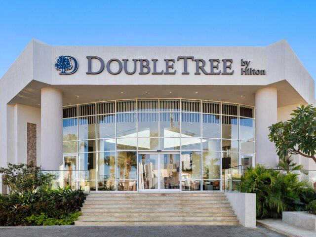 Doubletree by Hilton Sharks Bay photo 2