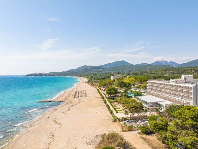 Ninos Grand Beach Resort photo 3