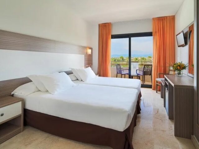 H10 Cambrils Playa photo 3