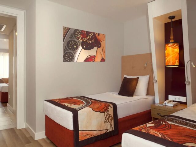 Orange Palace photo 1