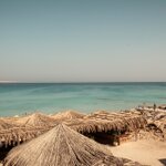 Где отдохнуть у тёплого моря в декабре 2026 с вылетом из Польши и сколько это стоит?