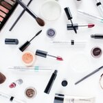 Cosmetics in Hand Luggage: The Complete Rules for Flights from Poland